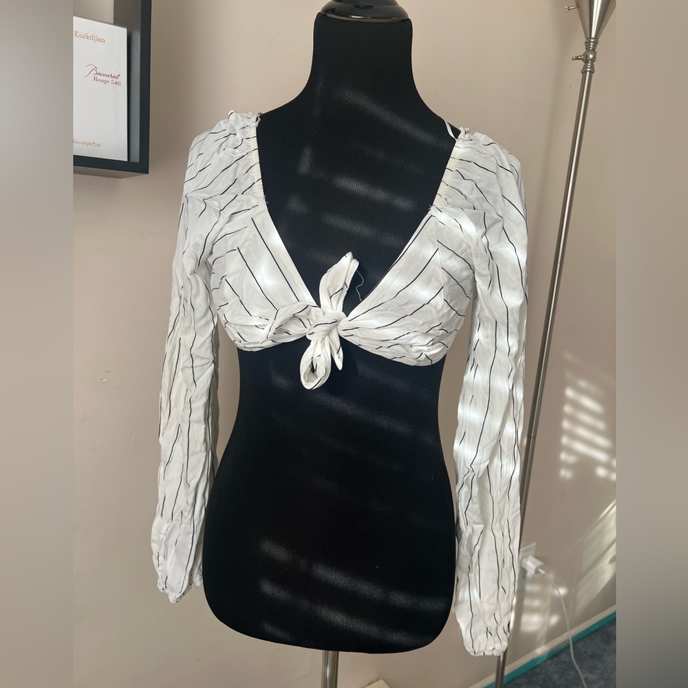 LOLA SHOETIQUE CROP STRIPE LONG SLEEVE FRONT TIE BLOUSE